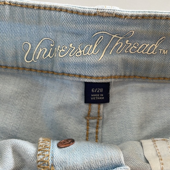 Universal Thread High Rise Midi Light Wash Fray Hem - Picture 3 of 5